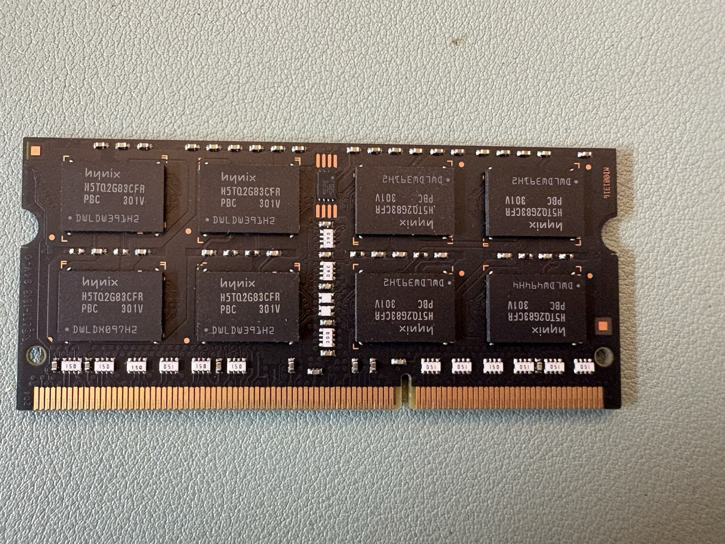 Mémoire RAM DDR3 Hynix HMT351S6CFR8C-PB SO-Dimm 4 Go (1x4) PC3-12800S 1600 CL11