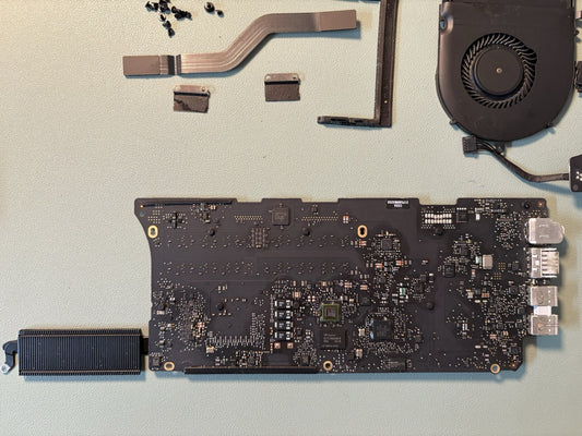 Logicboard MacBook Pro 13" A1502 mid 2014 2.6 GHz i5 8 GB 820-3476-A